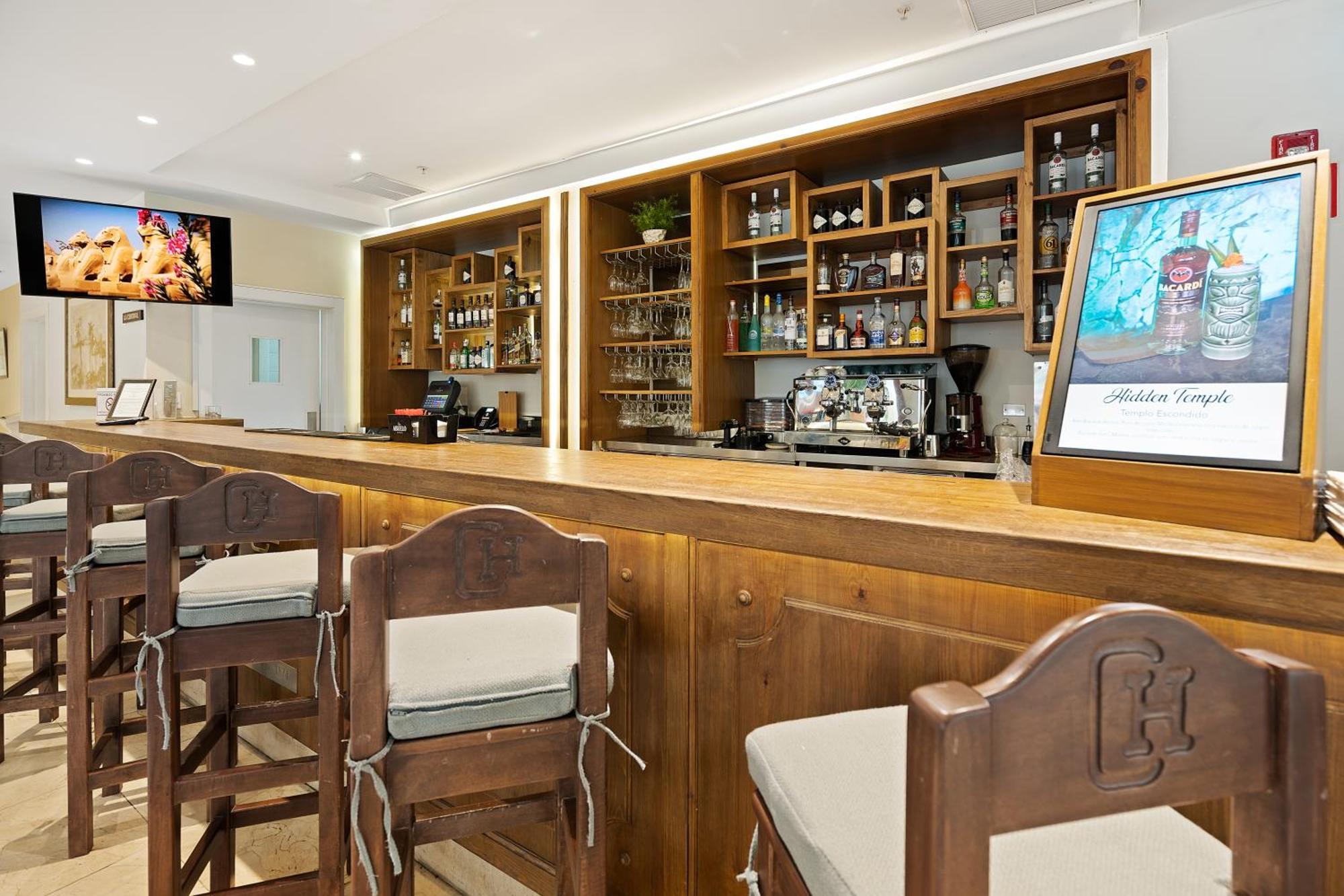 Central Hotel Panama Casco Viejo Exterior photo The bar at the hotel