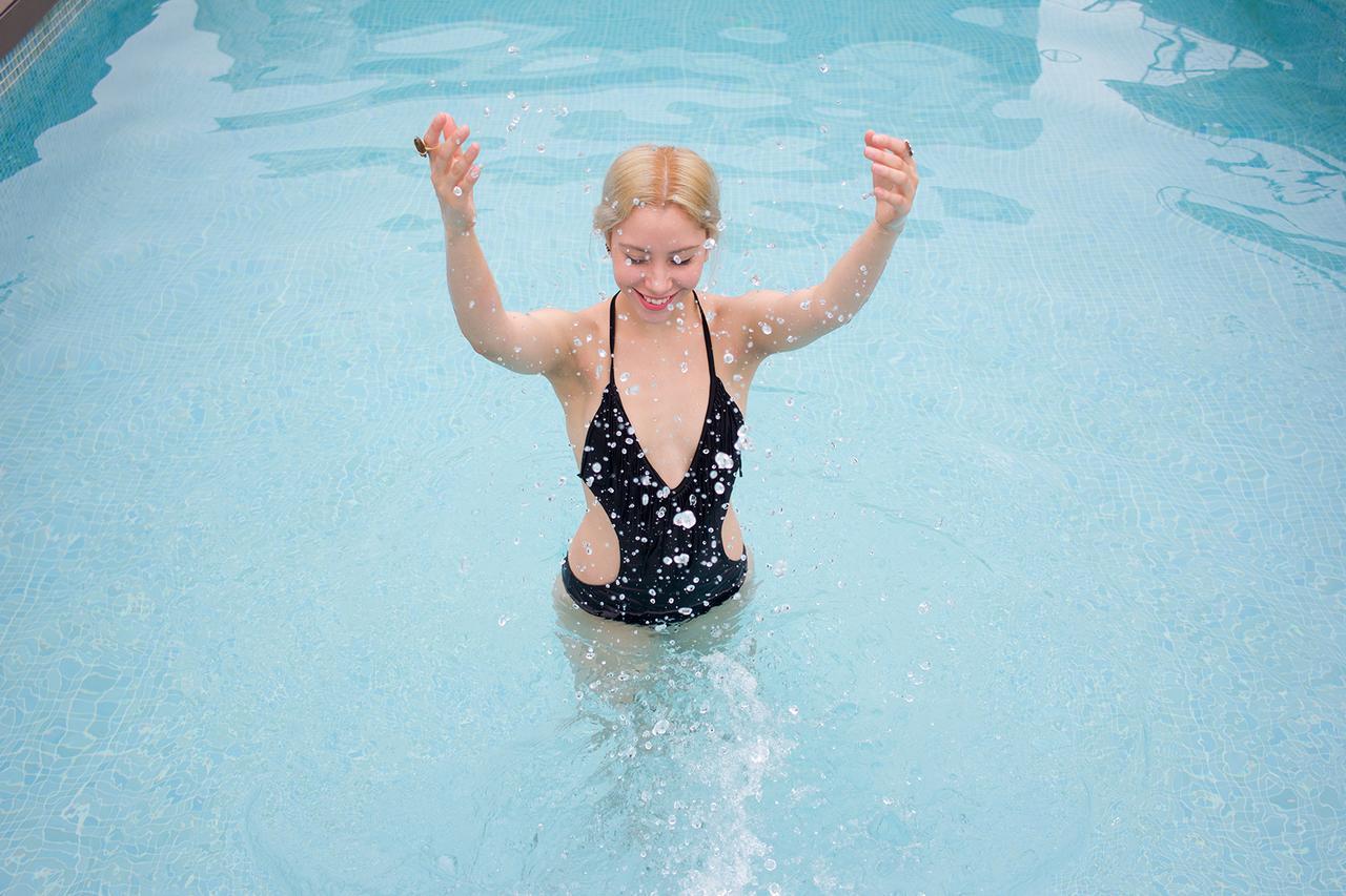 Central Hotel Panama Casco Viejo Exterior photo A woman in a swimming pool