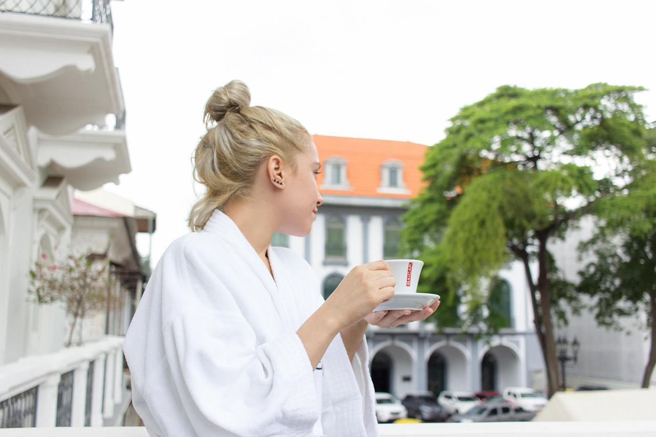 Central Hotel Panama Casco Viejo Exterior photo A woman wearing a bathrobe