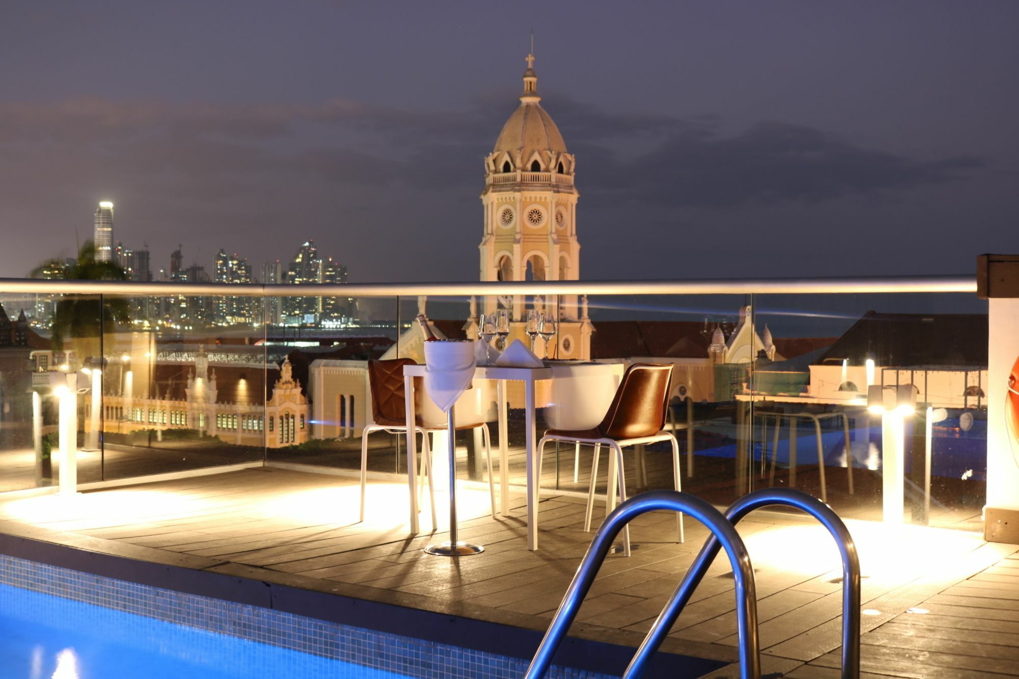 Central Hotel Panama Casco Viejo Exterior photo View of the hotel's rooftop pool